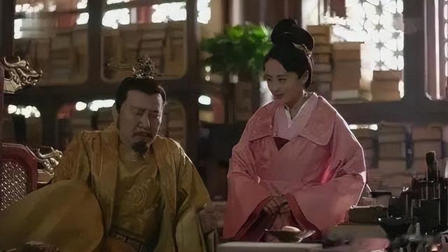 沉香|报损文物张口就说5.6亿?台北故宫损坏的瓷器,到底能值多少钱?