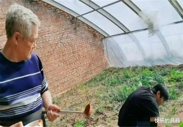 宋小宝|宋小宝年赚过亿，出场费80万，为何只拿几千工资，不离开赵本山？