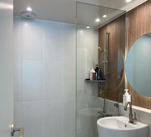 不追求花里胡哨,客厅丢掉茶几、电视柜,100入住5年,宽敞舒适