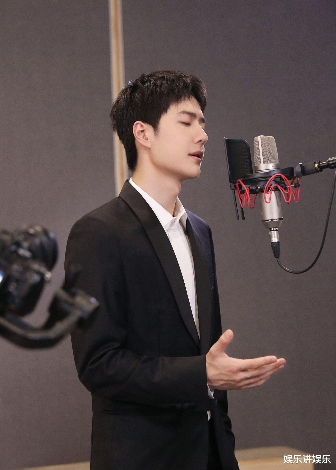 王一博|?王一博《青春宇宙》《Stand Up》齐上阵,一晚两场活动,累坏粉丝了!