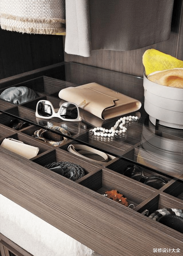 主卧带浴室,直接改造成主卧带衣帽间,3㎡衣帽间简直要逆天!