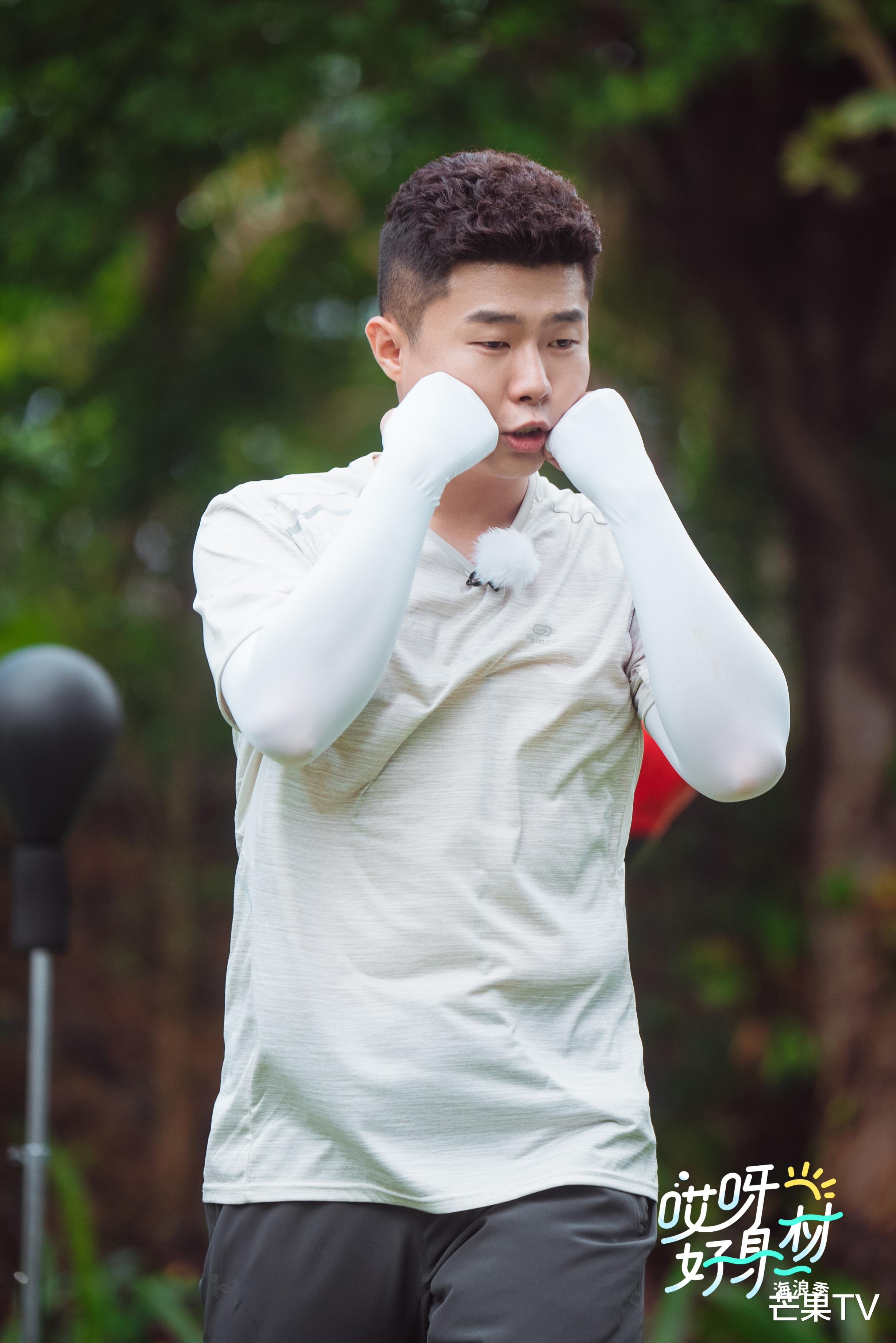 李治廷|《哎呀好身材》王子异跳格斗操笑到变形 李治廷泳池躲猫猫如鱼得水