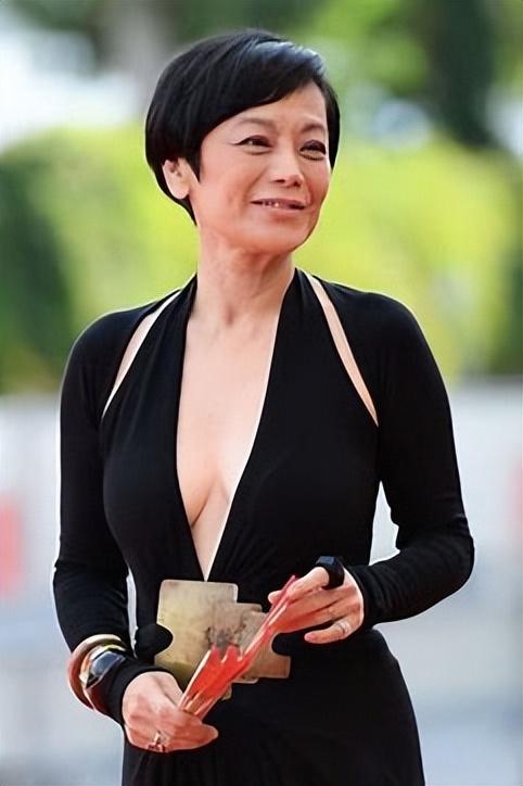 张艾嘉|张艾嘉:一婚出轨罗大佑,二婚找有妇之夫,在飞机上与商人艳遇