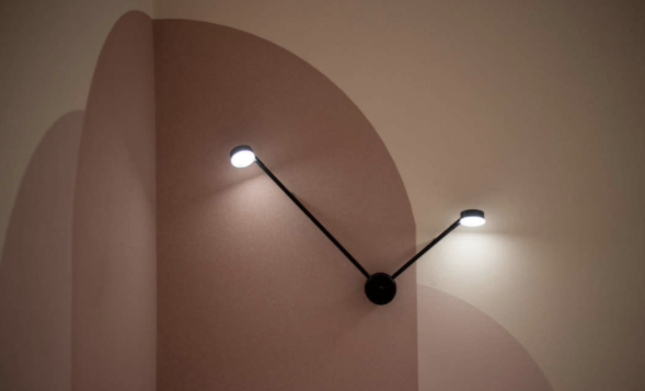 房子越小越不能乱装，学她把空间利用到极致，进屋才知：反差太大