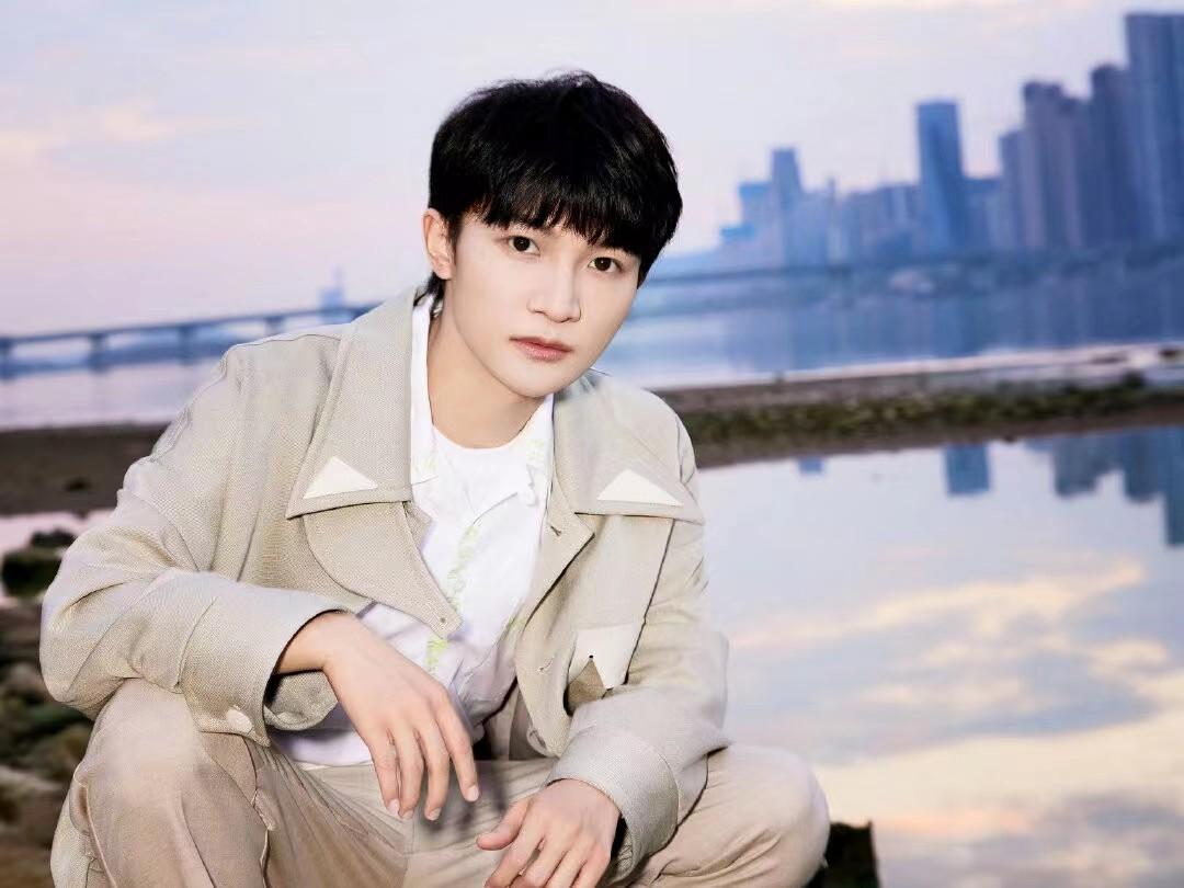 周深|为热爱上场,凭实力优秀,宝藏男孩周深2023跨年盛典晚会再展歌喉