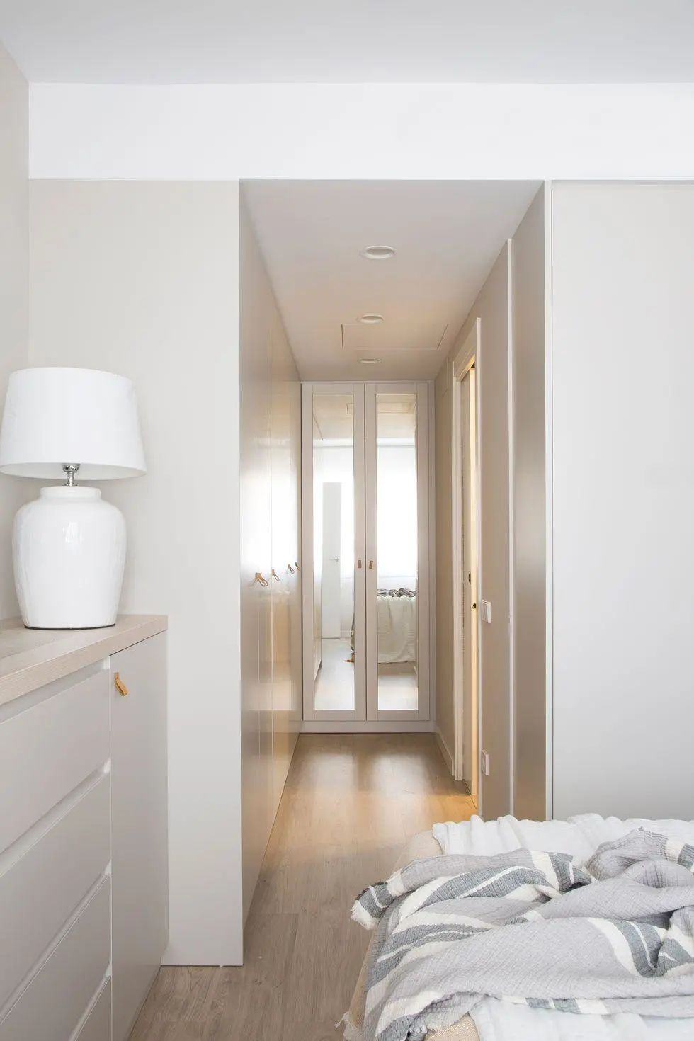 4口之家只保留了2间卧室，儿童房错层上下铺，隔出一半当游戏区