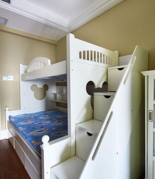 老公在阳台做了个榻榻米,瞬间多出一间房,爸妈来了能挤一挤睡!