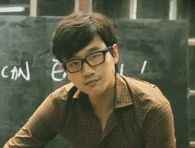 抖音|娱乐圈的10位演员:黄磊演戏被嘲像厨子,赵雅芝摇头晃脑