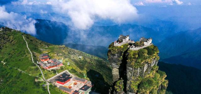 凤凰古城|英国游客到贵州旅游，看到“梵净山”都要收费！直言看不明白