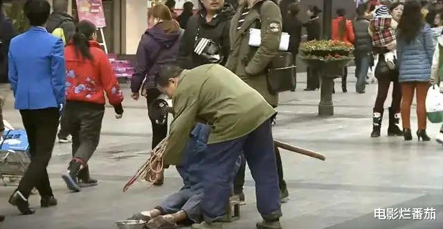 预告|80岁老人在烈日下求生，却没一单生意：活着，从来都没有那么简单