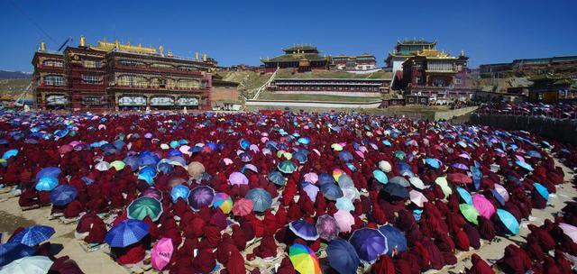 蓬莱阁|神圣与野蛮共生的尼姑岛：岛上2万女修行者，天黑后戒律让人费解