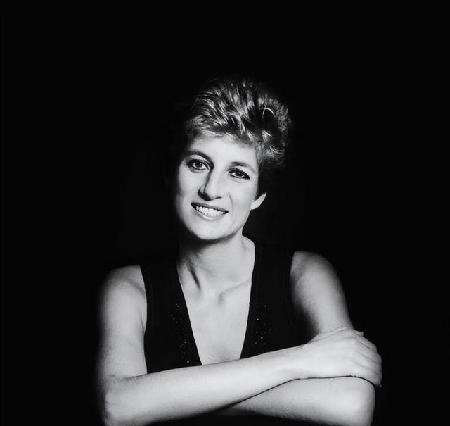 戴安娜|戴安娜渴望爱情，换了7个情人却不再婚，全因威廉“单纯的自私”