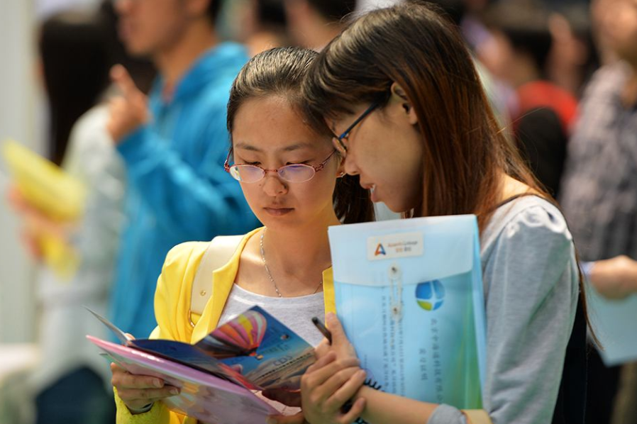 穿衣搭配|应届毕业生有福了，知名211高校招聘辅导员，录取后可享事业编