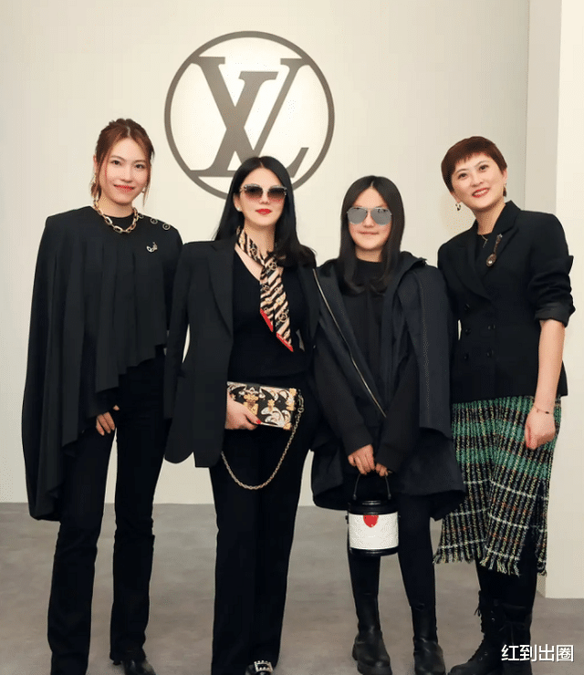 朴敏英|12岁王诗龄在家做蛋糕！面部红润尖下巴抢镜，新豪宅内景曝光太奢华