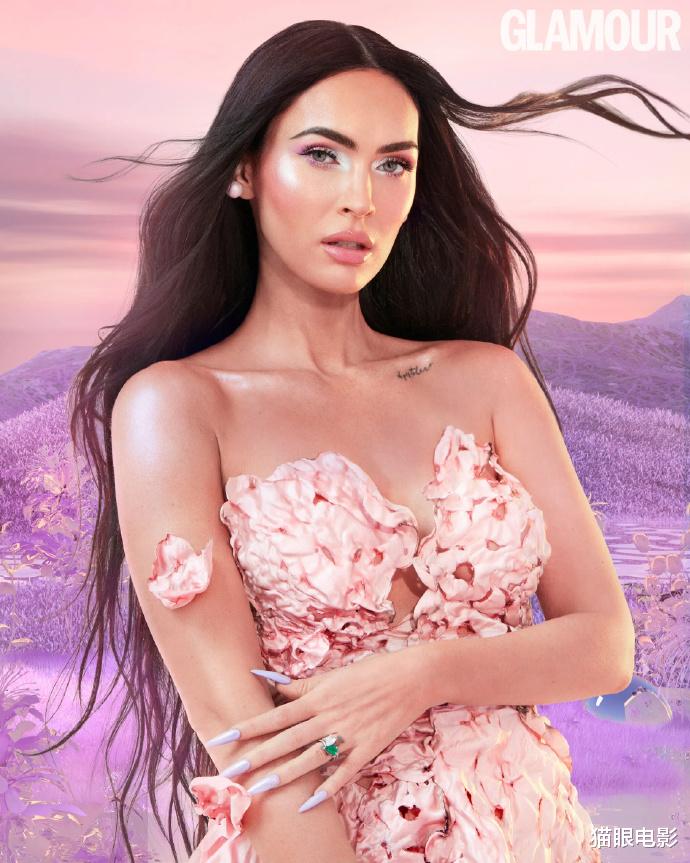 梅根·福克斯|35岁梅根福克斯身材绝了！纤细小腰超迷人，亮片长裙引人注目