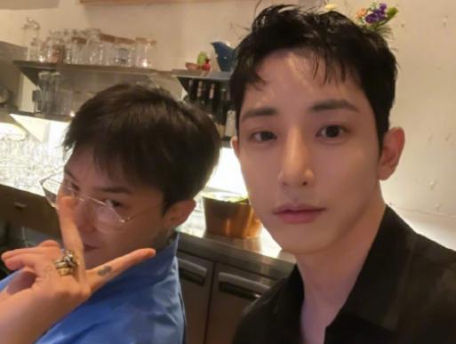 宋佳|帅哥同框,权志龙和李洙赫同框合照,二人是相识很久的朋友