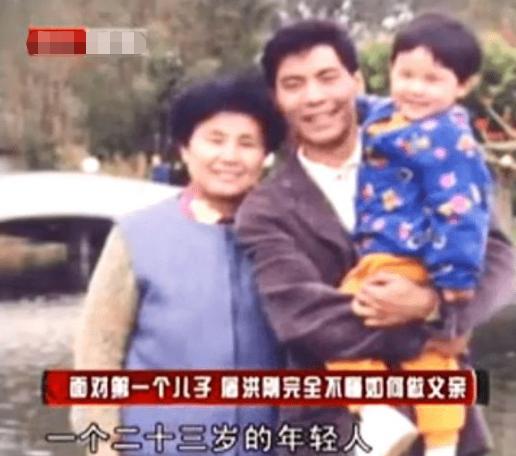 屠洪刚儿子屠芮葆:9岁母亲离世,18岁遭父亲白眼,继母才是我家人