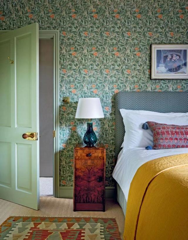 一个伦敦老宅改造,色彩和复古家具的融合,温暖且有力量,羡慕