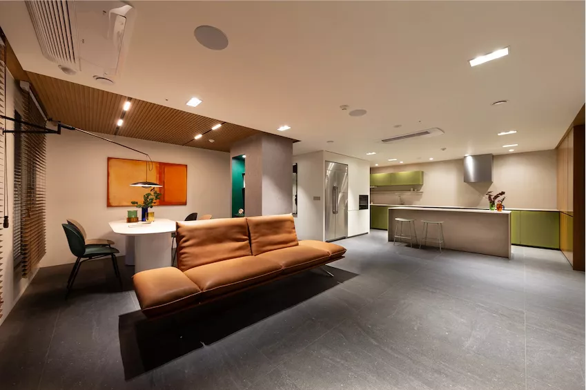 装修不再“循规蹈矩”,减少家具数量,阳光房里砌花坛过小资生活