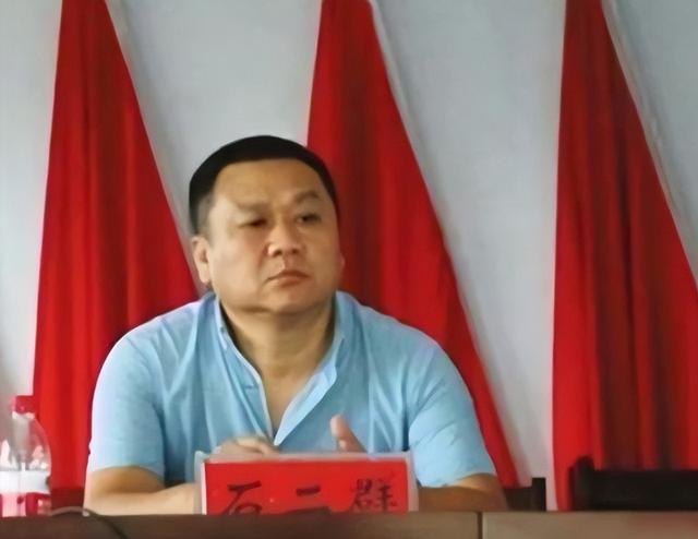 亿万富翁怀疑被出轨，亲子鉴定之后却被捕入狱，原来是逃犯