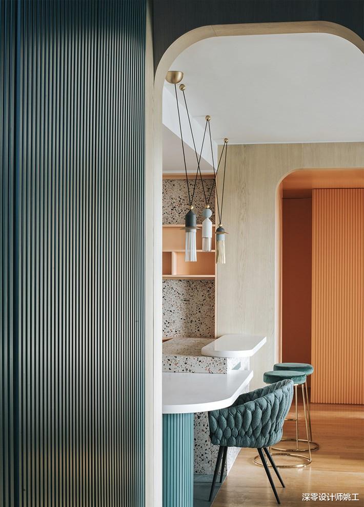 就爱这个色彩缤纷的家,128㎡客餐厨好在改一体化,面积再小也不怕