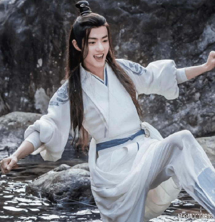 魏无羡|陈情令：跟锦衣华服的魏无羡相比，为何觉得他穿粗布麻衣更好看呢