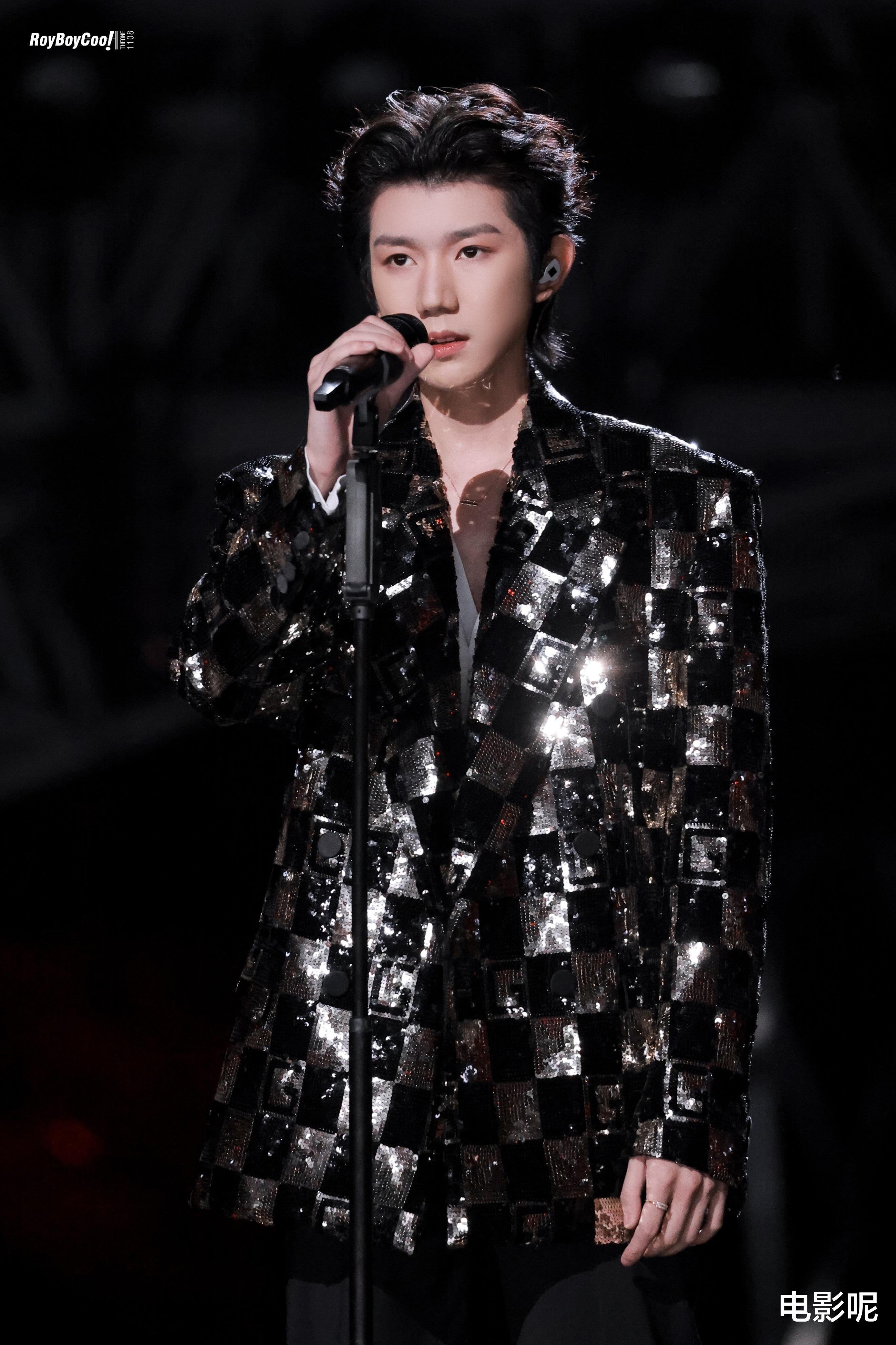 王源|王源被工作人员夸很嫩,工作对接很有礼貌,不像其他艺人