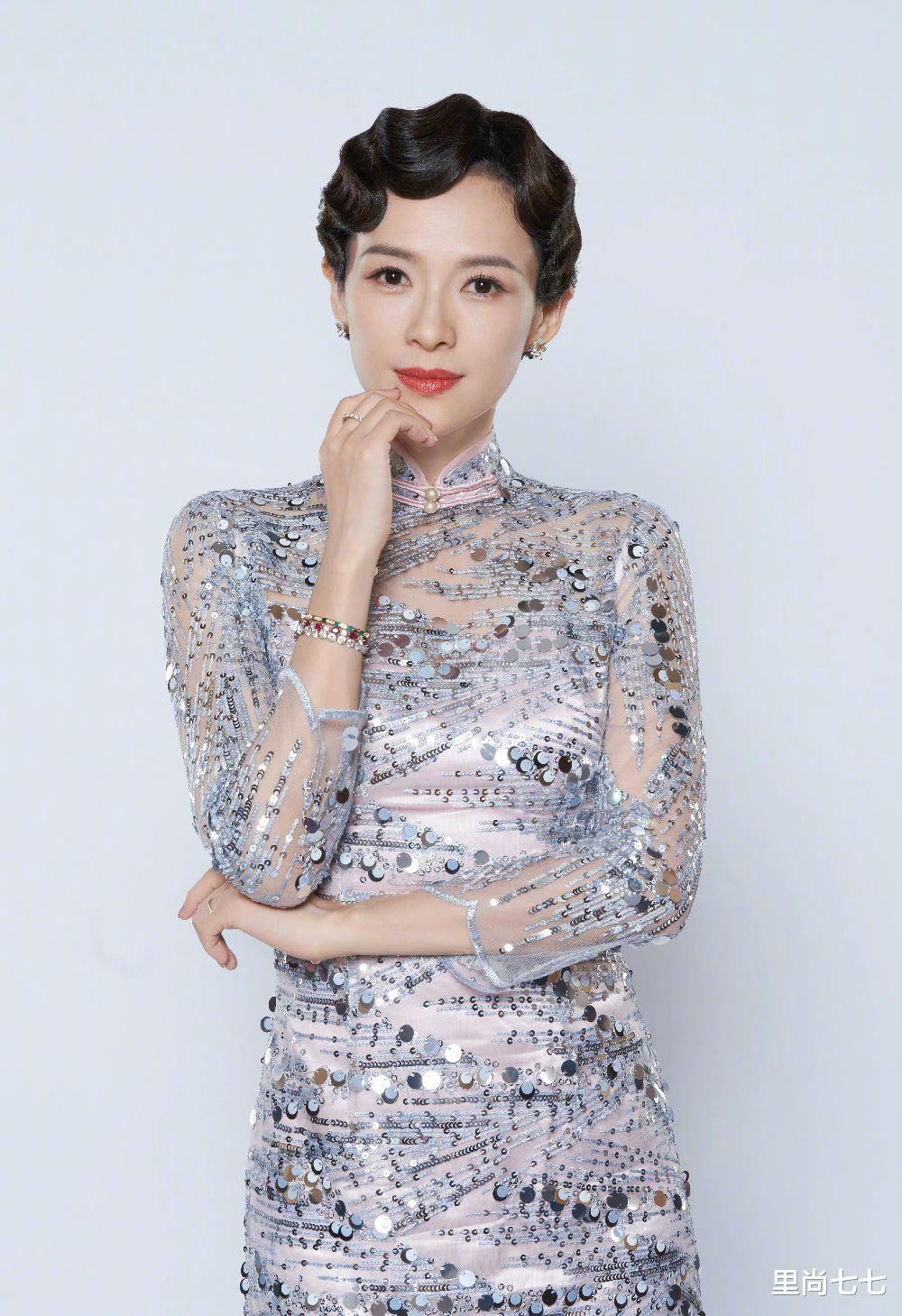 章子怡|章子怡也太瘦了,久违录节目快瘦成骨头人,穿旗袍瘦到没有胯