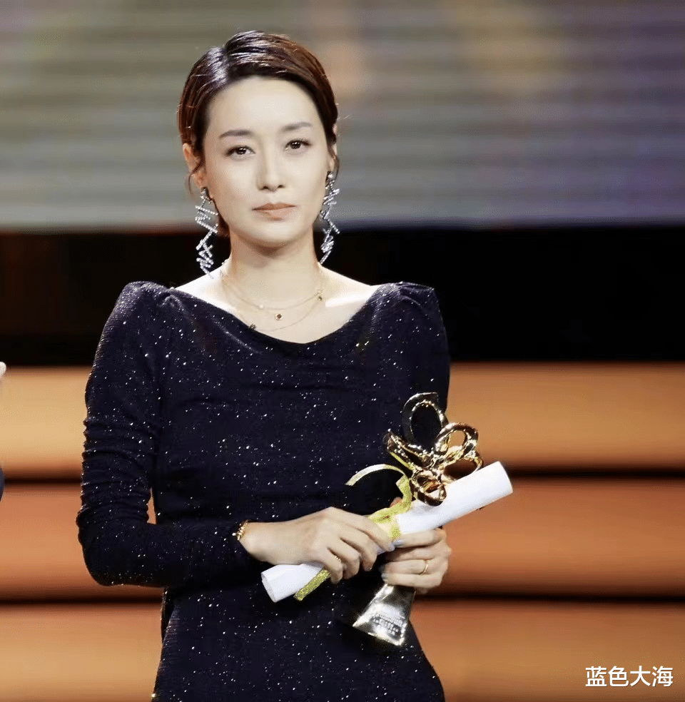 马伊琍|离婚3年,文章发福老10岁,马伊琍冻龄逆生长,差距明显出来了