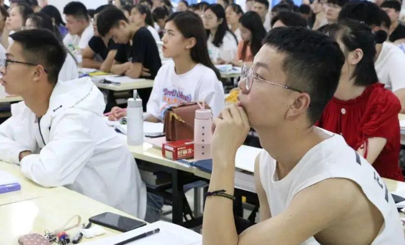 招聘|企业“无厘头”招聘要求,要大专不要民办本科,这不是羞辱人嘛!