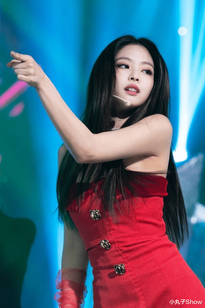 洪欣|Jennie金智妮晒巴黎旅游美照，素颜出镜状态好，休闲风教你美如画