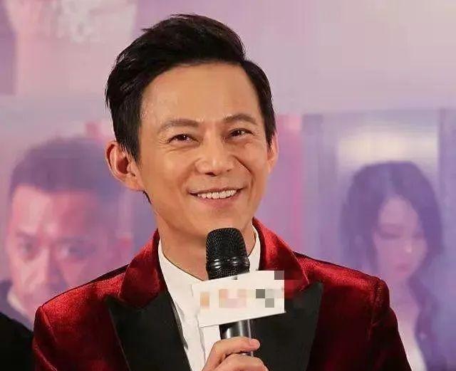 男神|7位“不老男神”的真实模样,吴奇隆脸上痘痘多,陈浩民脸僵浮肿