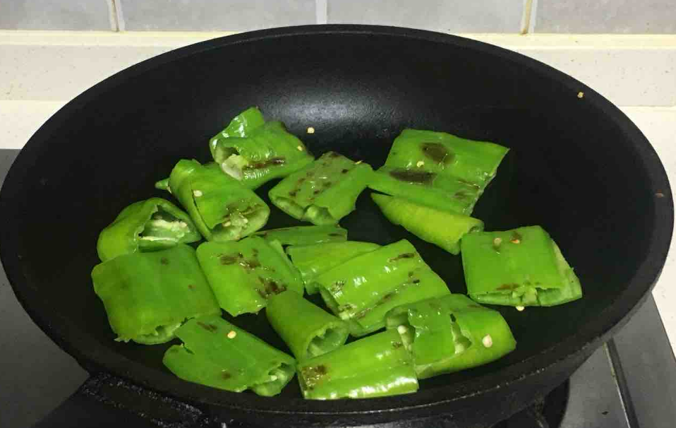 “毒七月”天气湿热消耗大，多吃2白2绿，解暑祛湿，补充体力