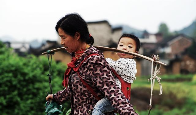 “就怪你,非得让我们住新房”孩子得了白血病,儿媳却怪婆婆