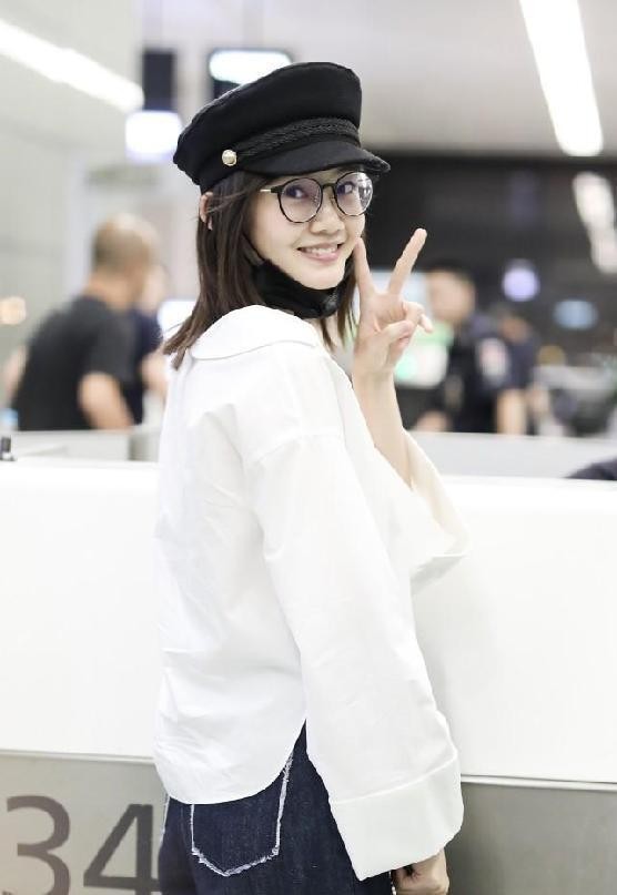 苗苗|郑恺老婆苗苗穿白色上衣,清纯气质更美,女孩子看看都要心动了