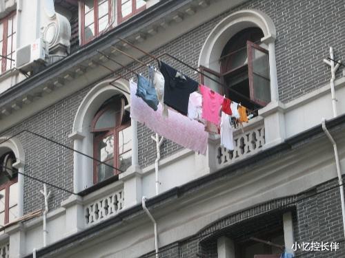 上海高层是怎么晾衣服的?看完他们晾衣服的方式,网友:无法理解