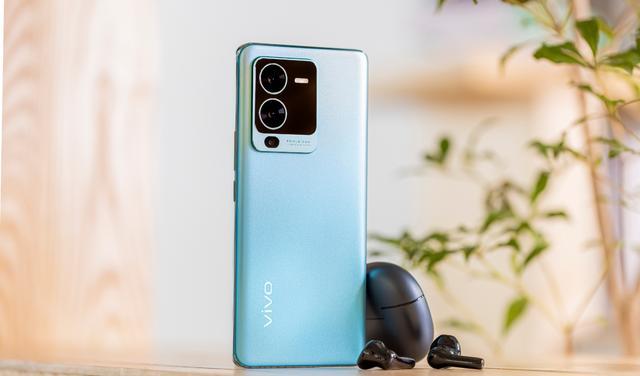 芯片|两款双芯新机发布，同搭80W快充，12+256G版售价仅差200元