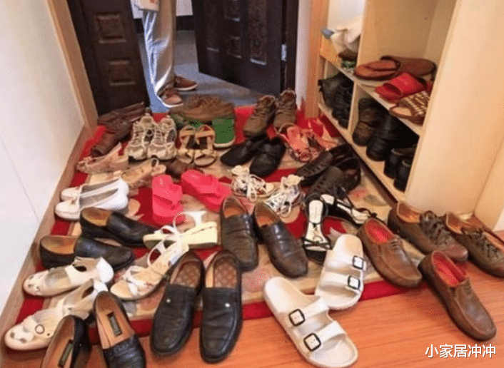 鞋子乱堆门口“过时”了!学学年轻人这么做,门口干净整洁