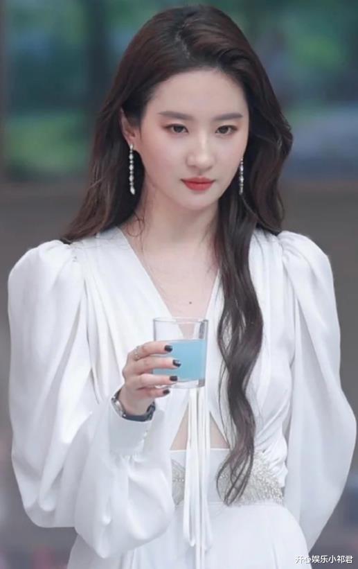 刘亦菲|刘亦菲最新秀场大片欣赏,网友:桃花十里都不如刘亦菲