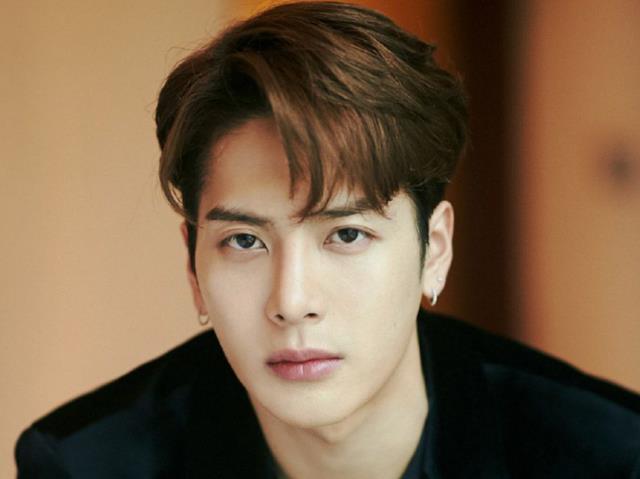 王嘉尔|王嘉尔怒了!称已直接向警方报案,回应了疑似与宋雨琦恋情曝光