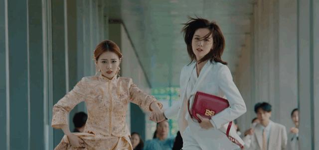 西装|《我们的当打之年》：谷峤再次得到成长，经历职场的黑暗