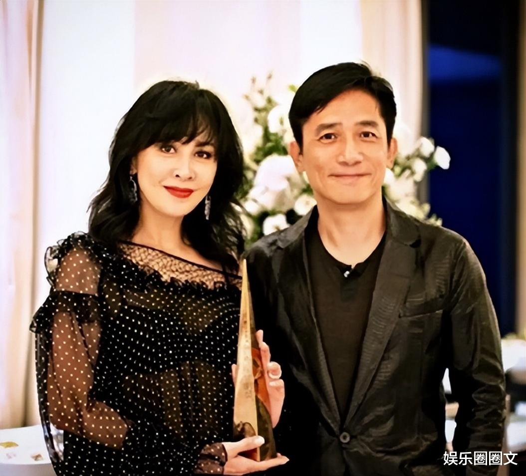 王心凌|从竹马之交到互不联系,梁朝伟与周星驰的友谊,经历了什么?