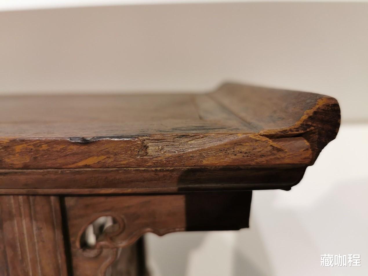 |局部微残有小修，黄花梨小翘头案估价三十万元