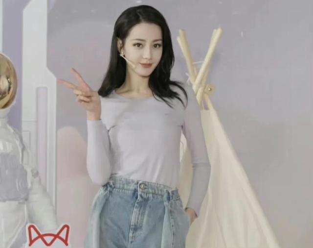 迪丽热巴|迪丽热巴直播透露年后进组,《觉醒年代》导演新作《女刑警队长》