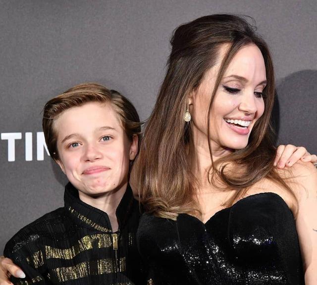 希洛|16岁的美少女希洛：一张出生照卖410万美元，长得像朱莉也像皮特