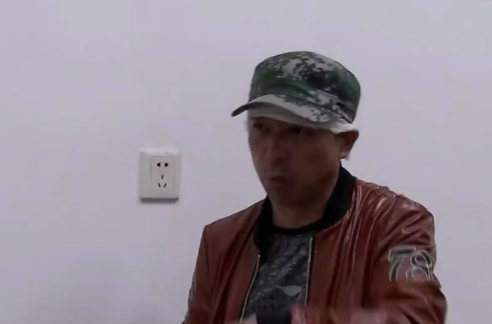 男子被女友骗到一无所有,忍不住爆发了,结局却出人意料