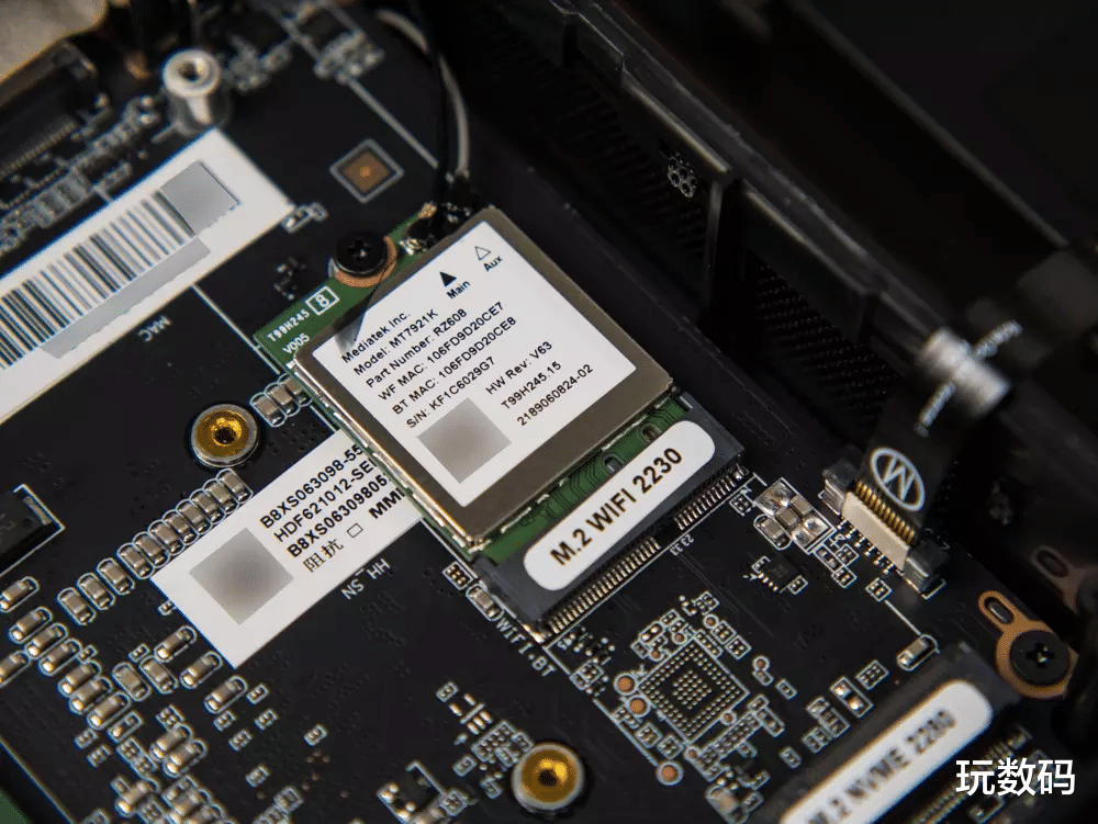 跑分|可以装进口袋的电脑，不到2K跑分超71万，迷你主机真的能行？