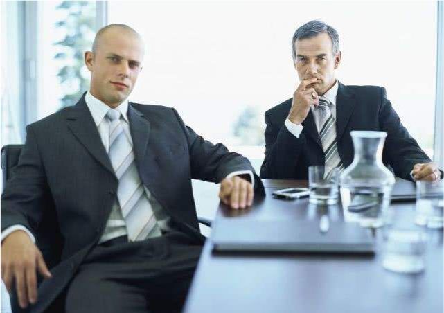 社保|为什么有很多领导特喜欢摆架子?摆架子会带来哪些好处?