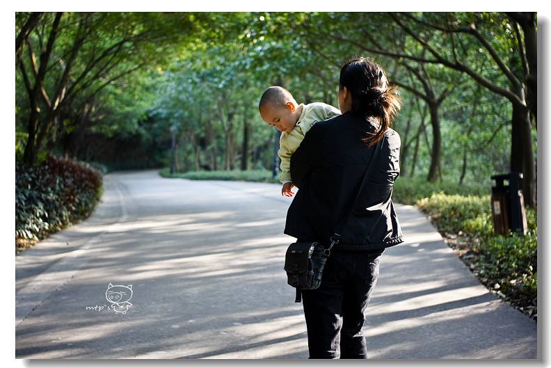全职妈妈|孩子跟谁睡就跟谁亲？真不一定，还是跟孩子所处的年龄段有关系