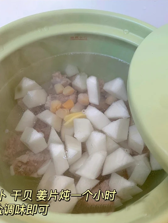 寒冬来临，常给家人喝这汤，汤汁鲜美，营养极高，南方人爱喝
